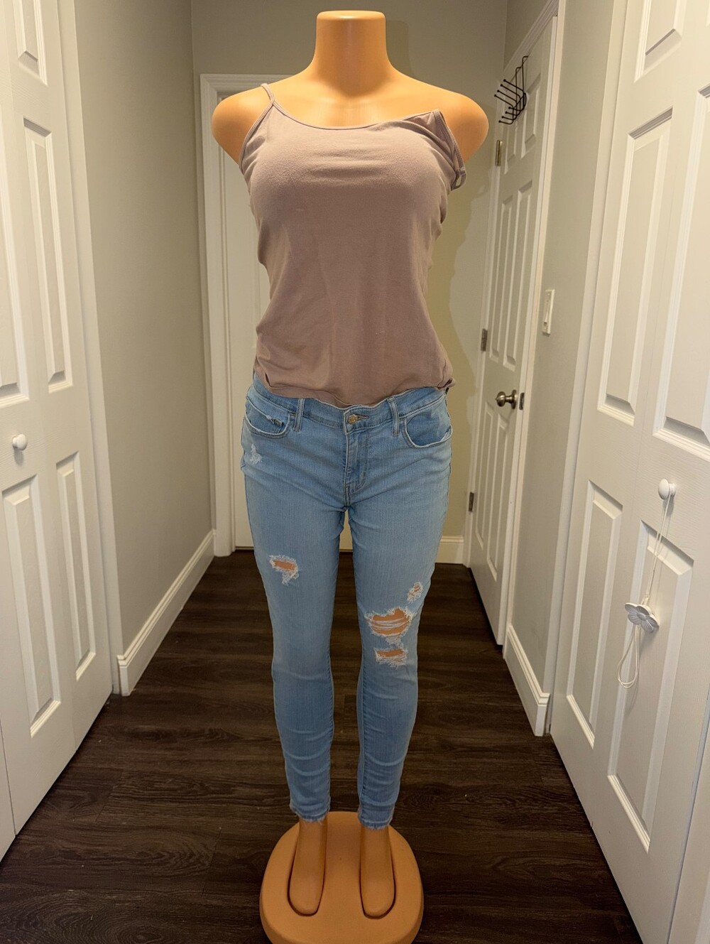 710  Levi's Light Blue Denim Jeans super skinny size 31 never worn